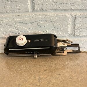 Vintage singer buttonholer